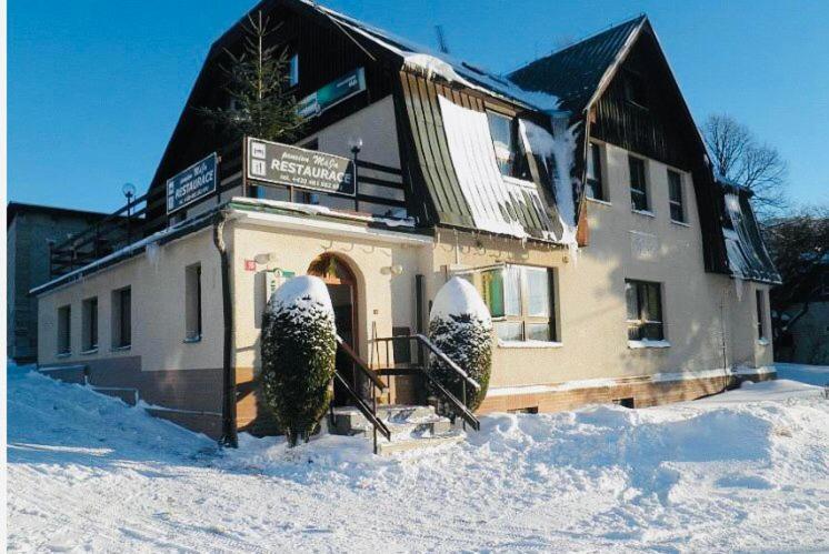 Restaurace A Penzion Maja 베네츠코 외부 사진