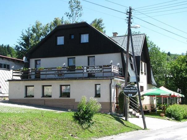 Restaurace A Penzion Maja 베네츠코 외부 사진