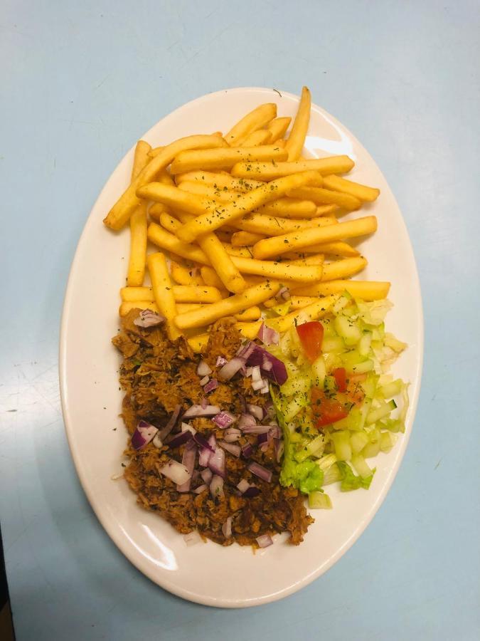 Restaurace A Penzion Maja 베네츠코 외부 사진