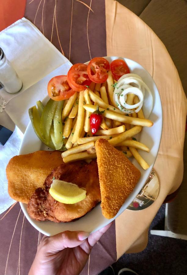 Restaurace A Penzion Maja 베네츠코 외부 사진
